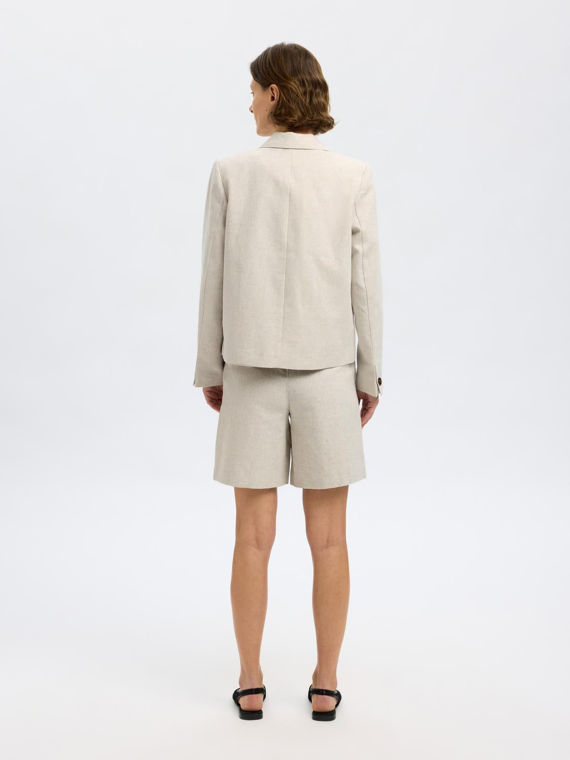 model_shot-back